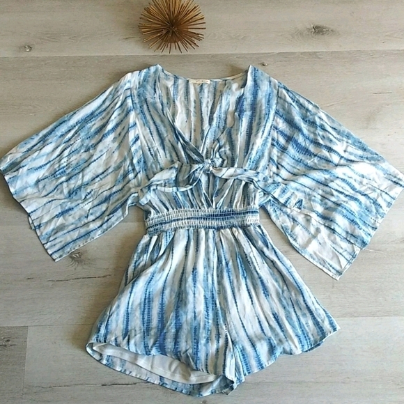 Le‎ Lis Stitch Fix tie dye Blue Romper front tie - Picture 1 of 11